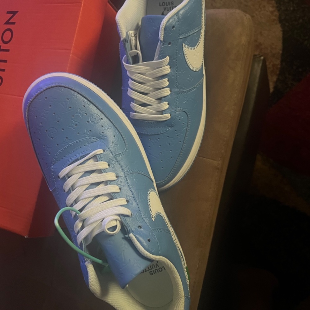 Shoes - Picture 2 of 3